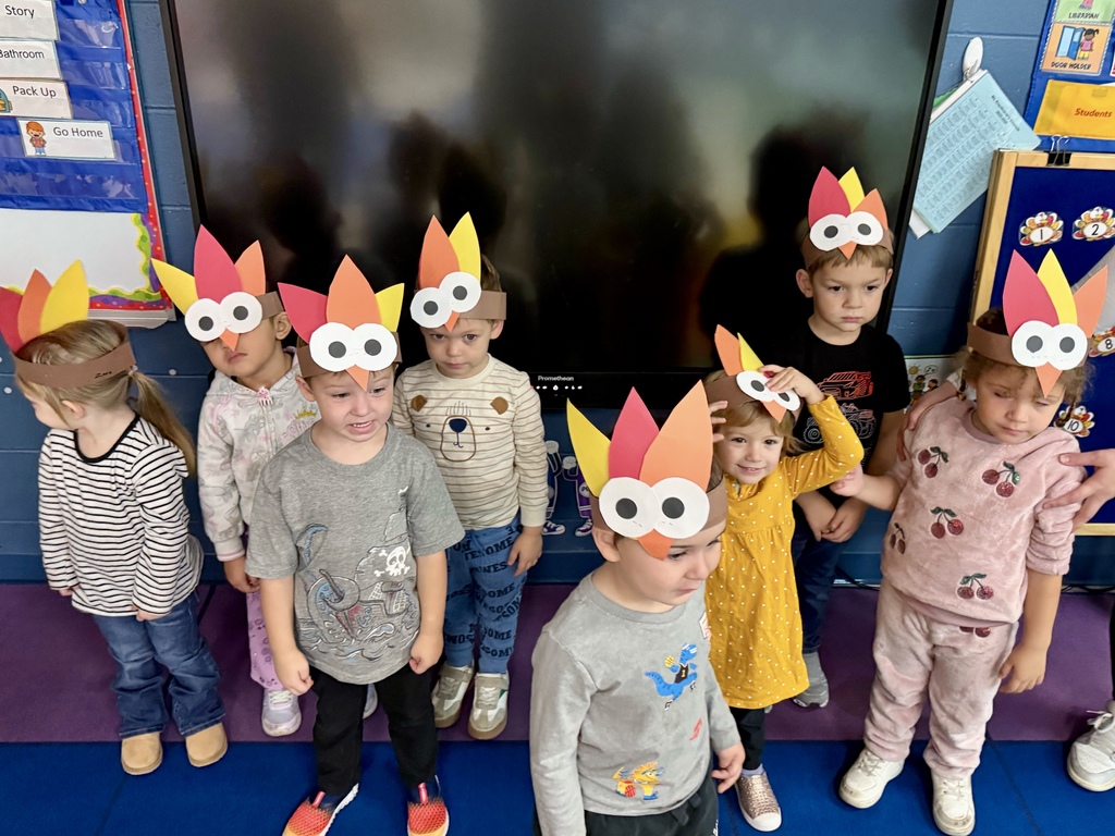 3k wearing their turkey hats