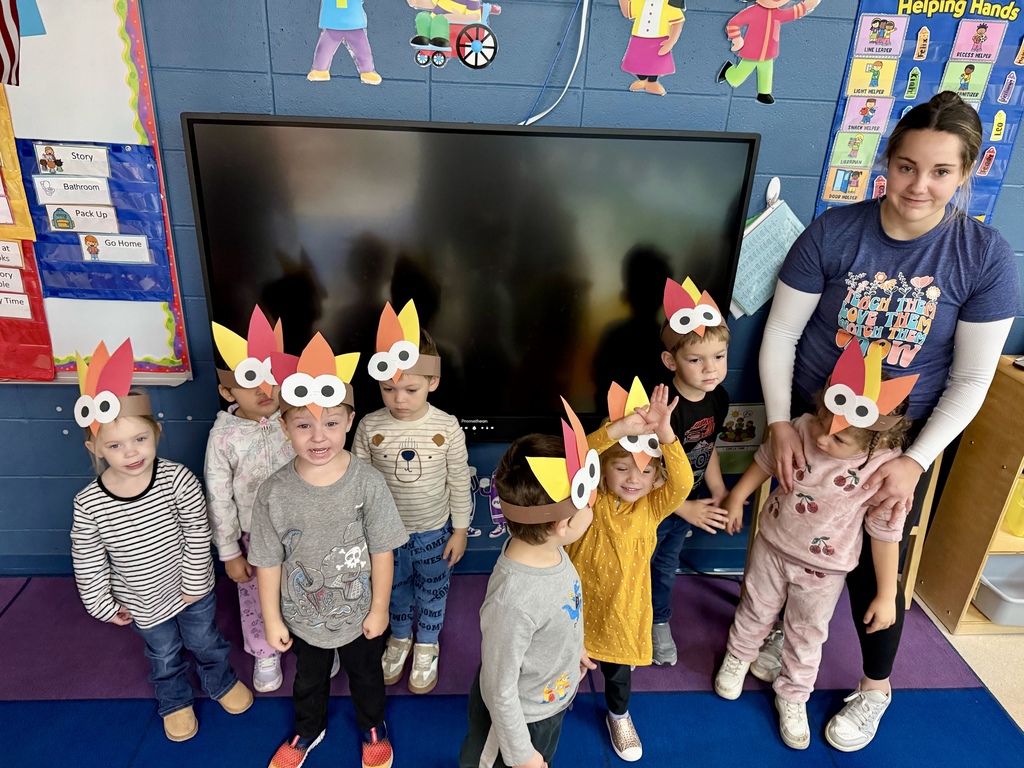 3k wearing their turkey hats