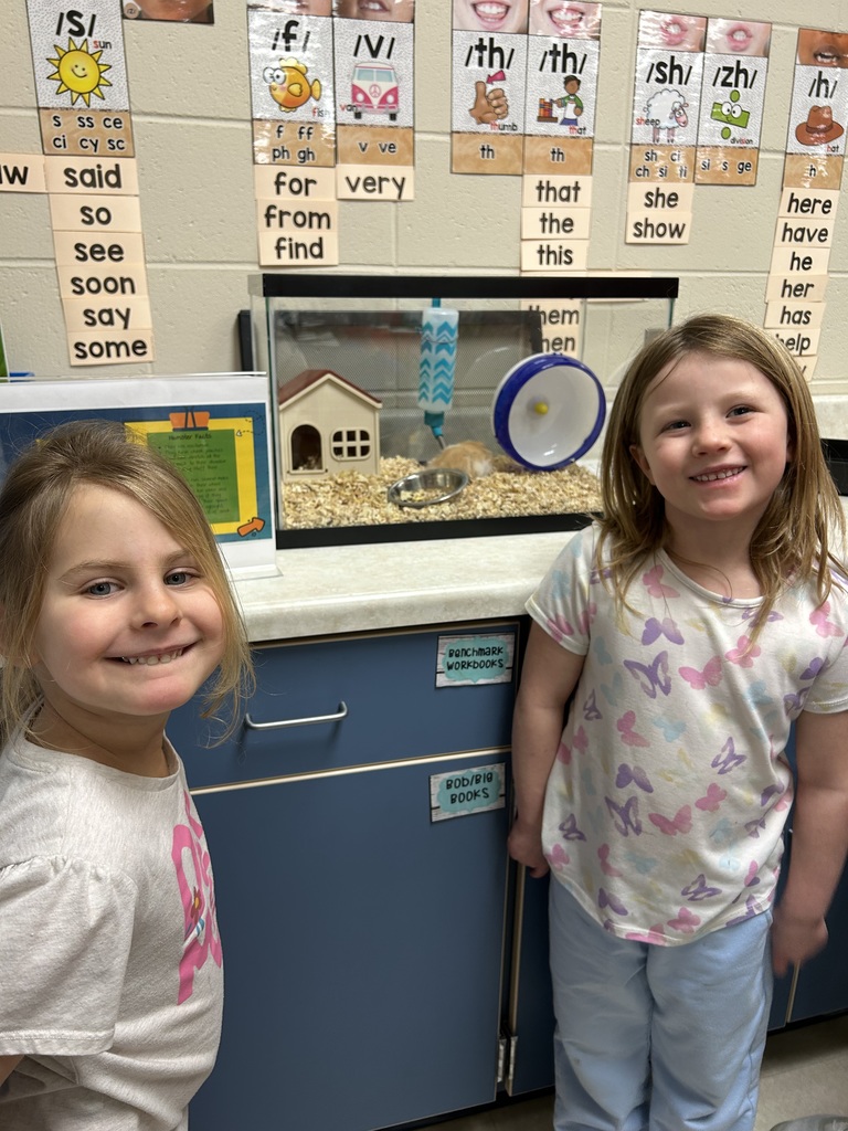 Two students smiling with Humphrey