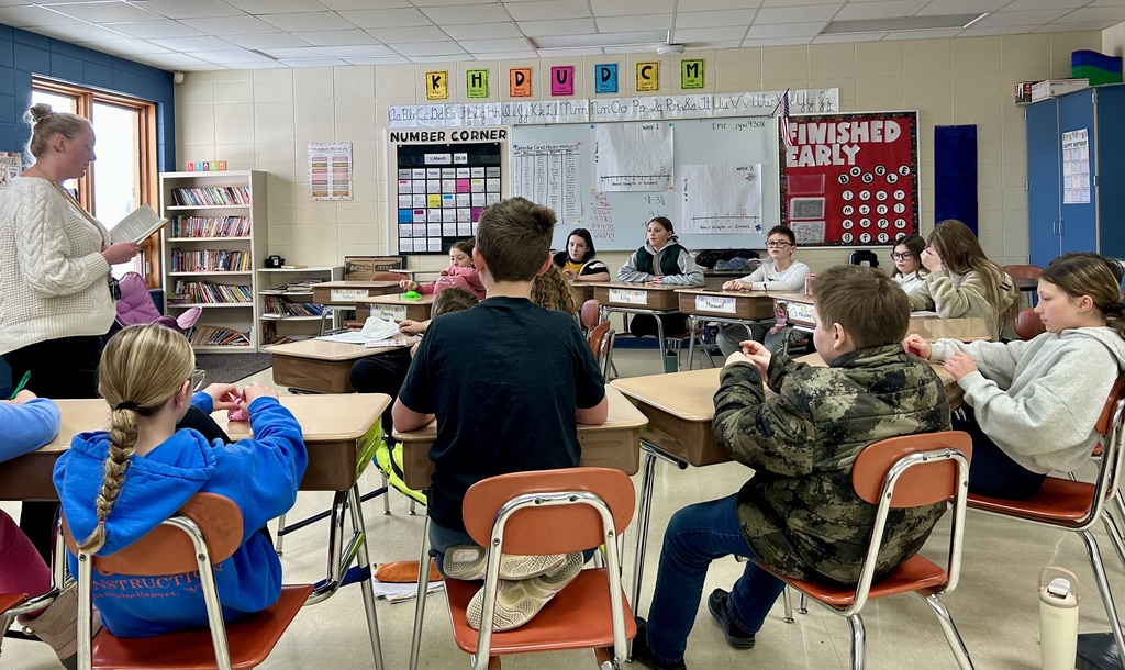 Teacher reading to students 