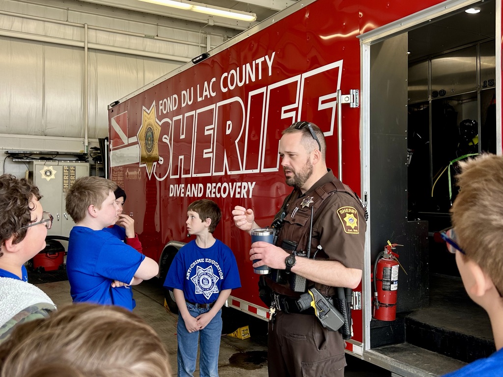 Students learning about the sheriffs department dive, and recovery team