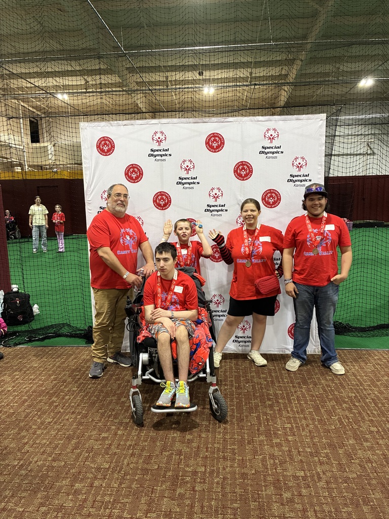 Bocce and Cheer Students