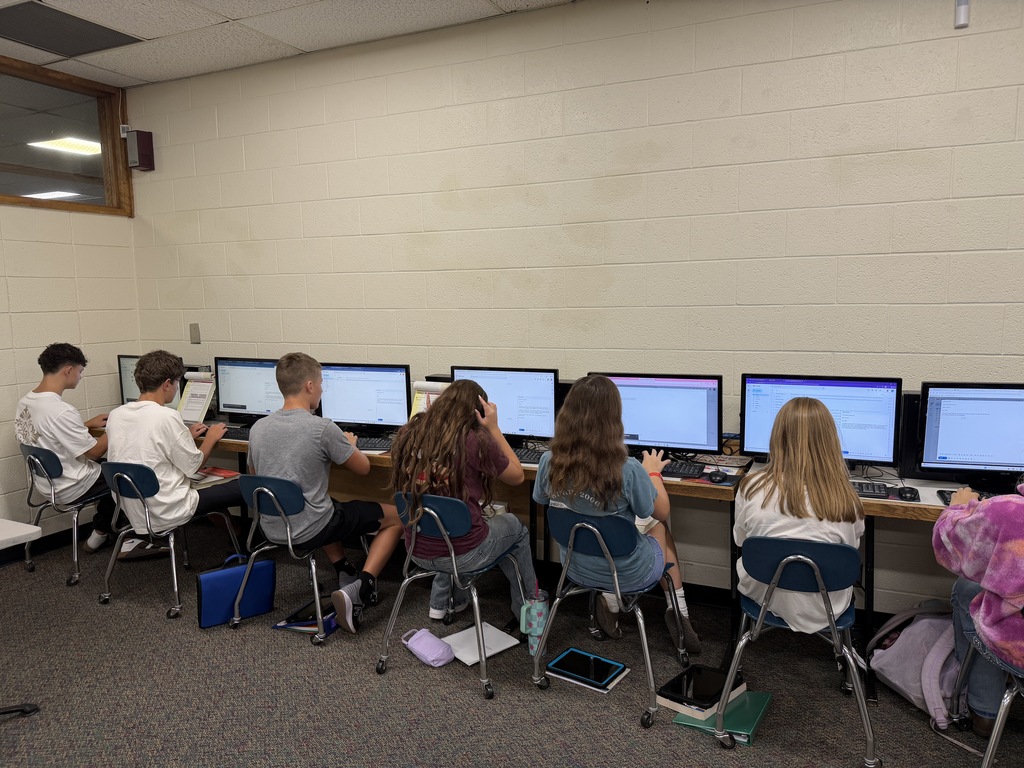 JH Students in Computer applications class