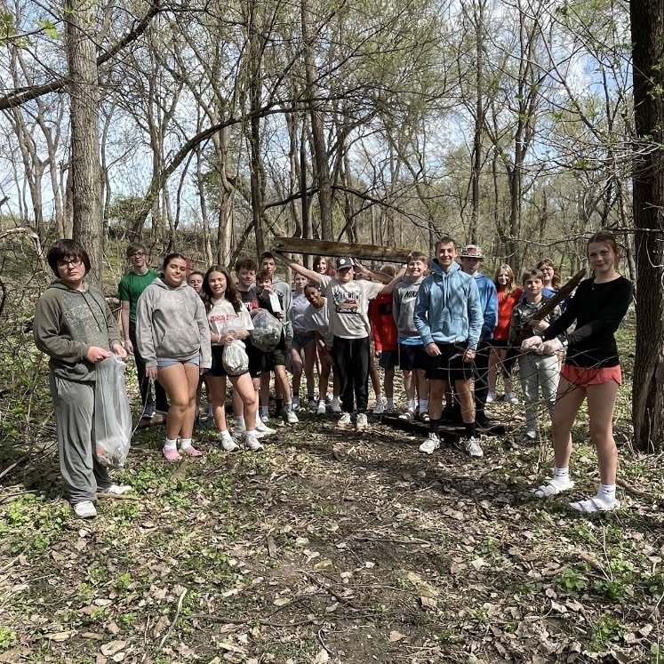 students cleaning up for earth day 