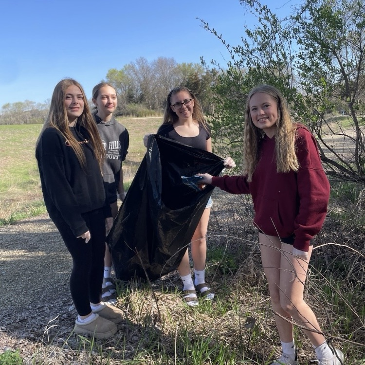 students cleaning up for earth day 