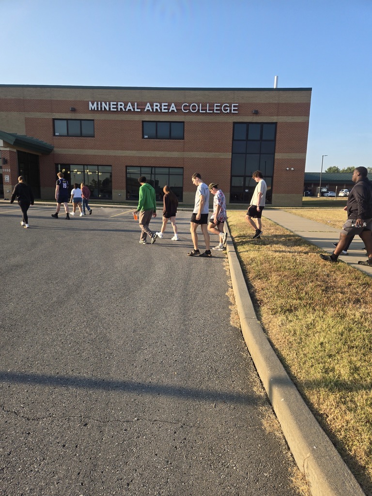 Students go for a tour of Mineral Area Colelge