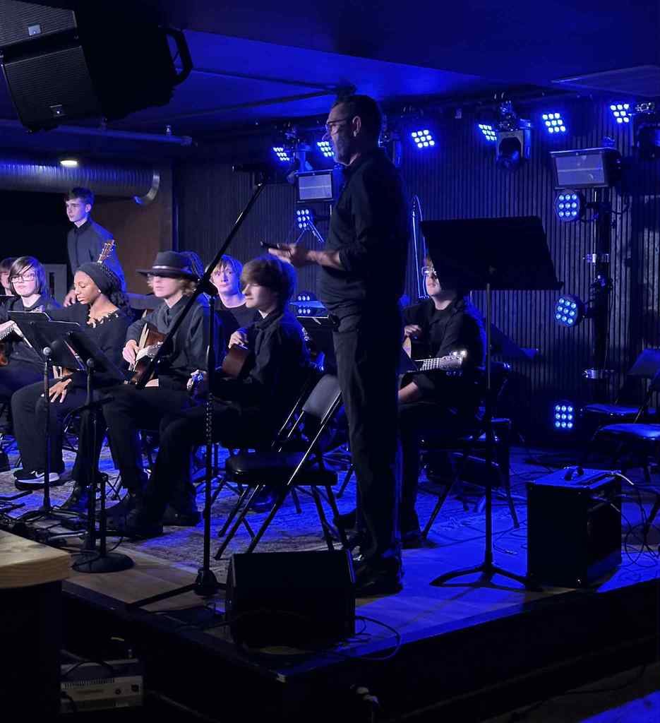 some of the CHS guitar students