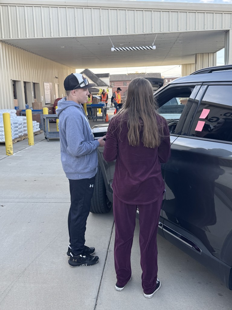 students hand out hot meals