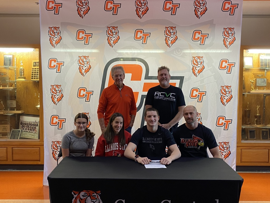 Kent Sheridan poses with his family and coaches