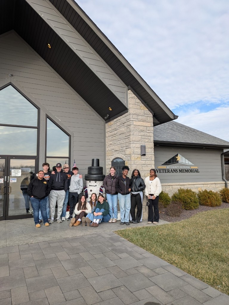 Beta Club members arrived to have breakfast with the vets