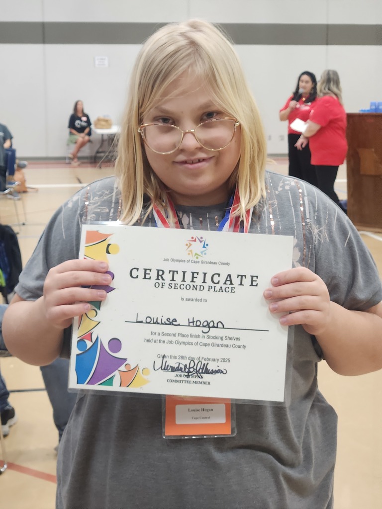 Louiise holds 2nd place certificate