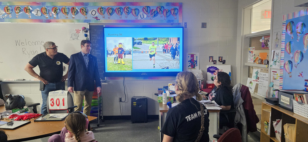 Ryan Manfredi talks to Alison Tomazic's class about his experience at the Special Olympics and other competitions! 