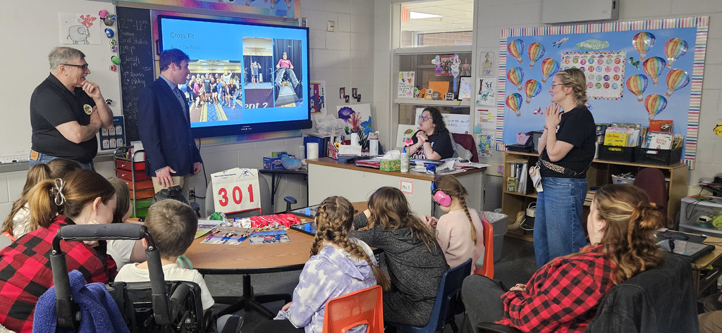 Ryan Manfredi talks to Alison Tomazic's class about his experience at the Special Olympics and other competitions! 