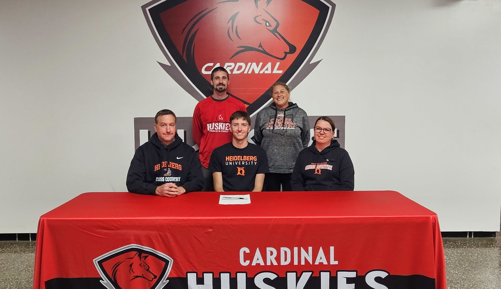 Sam Gdovichin signing his letter of content to Heidelberg University for Cross Country.
