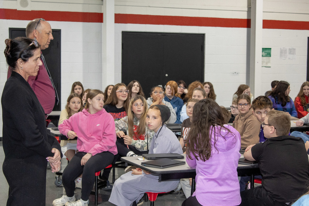 6th Graders touring and scheduling for the Junior High School 2026-2027 school year. 
