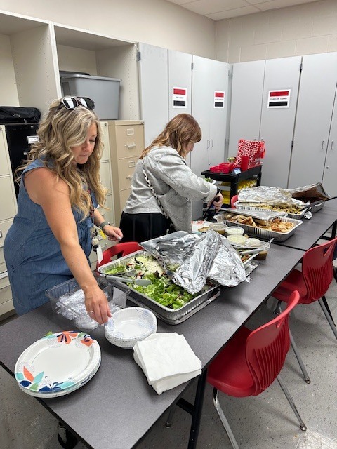 Vinny's sponsors lunch at Cardinal Elementary School today! 