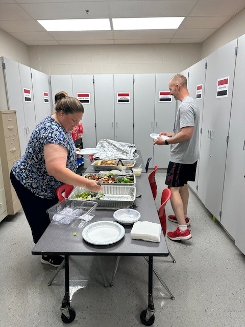 Vinny's sponsors lunch at Cardinal Elementary School today! 