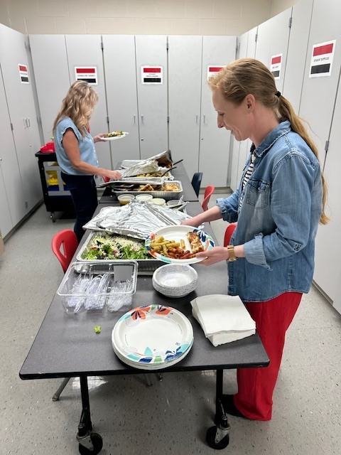 Vinny's sponsors lunch at Cardinal Elementary School today! 