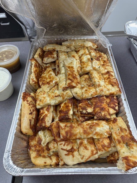Vinny's sponsors lunch at Cardinal Elementary School today! 