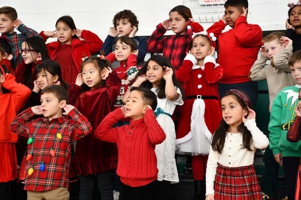 This morning, Cherry Lane second graders performed in their annual winter concert and art show! ☃️