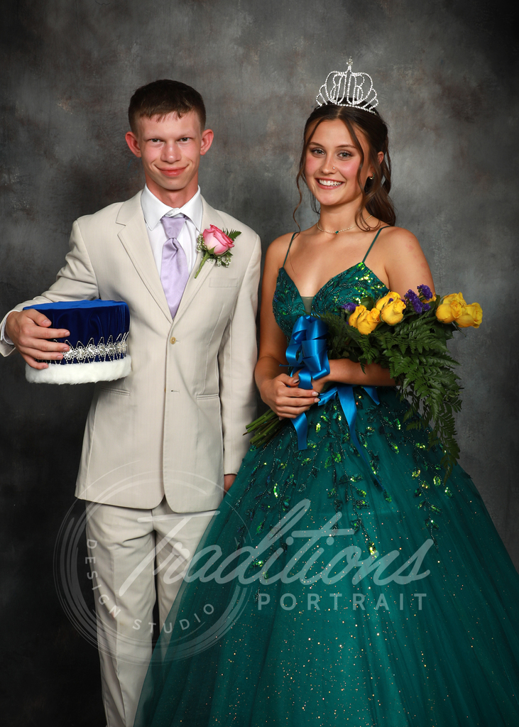 A photo of King Aiden Wooters and Queen Tessa Hoffmann