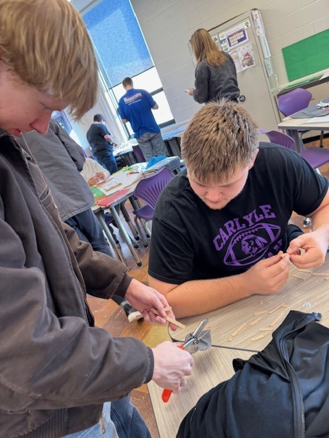 2 students work together on cutting