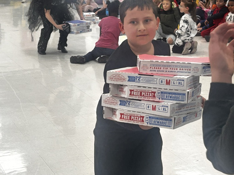 student playing pizza delivery