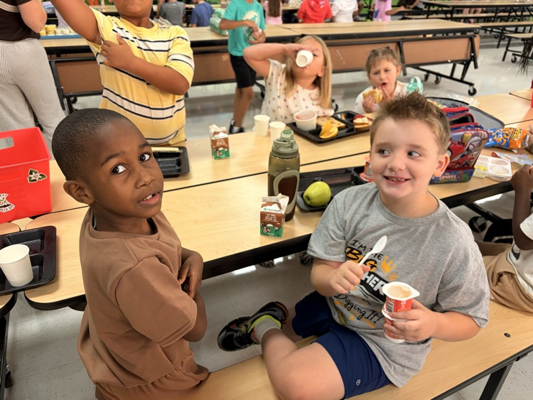 students at lunch 