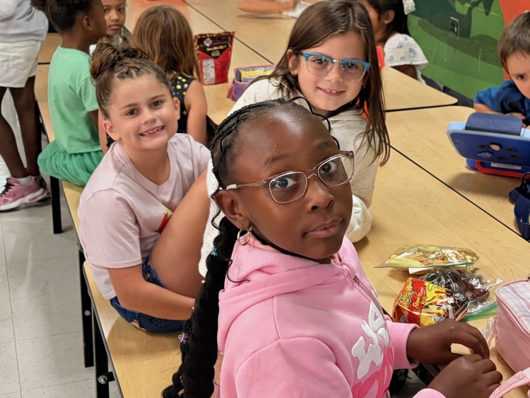 students at lunch 