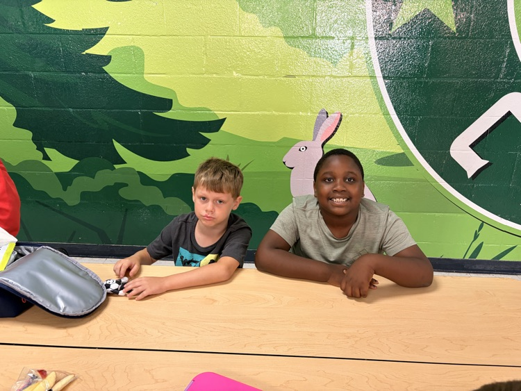 students at lunch 