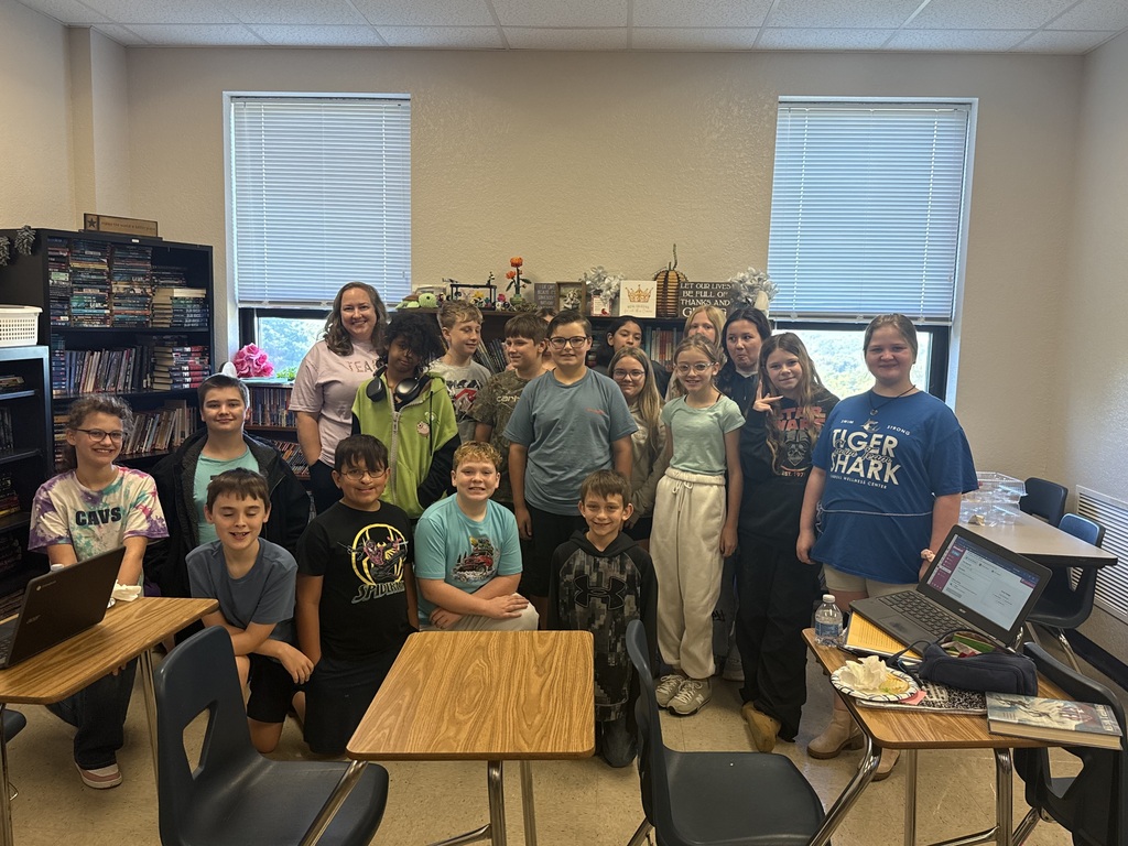 Ms. Lynette Thomas with class