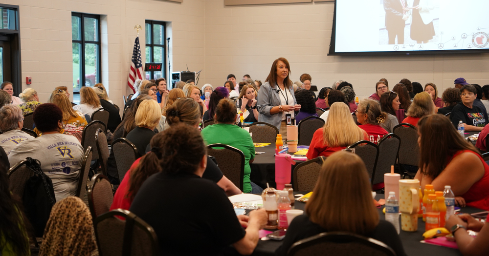 Superintendent Ainsworth speaks to school nutrition workers