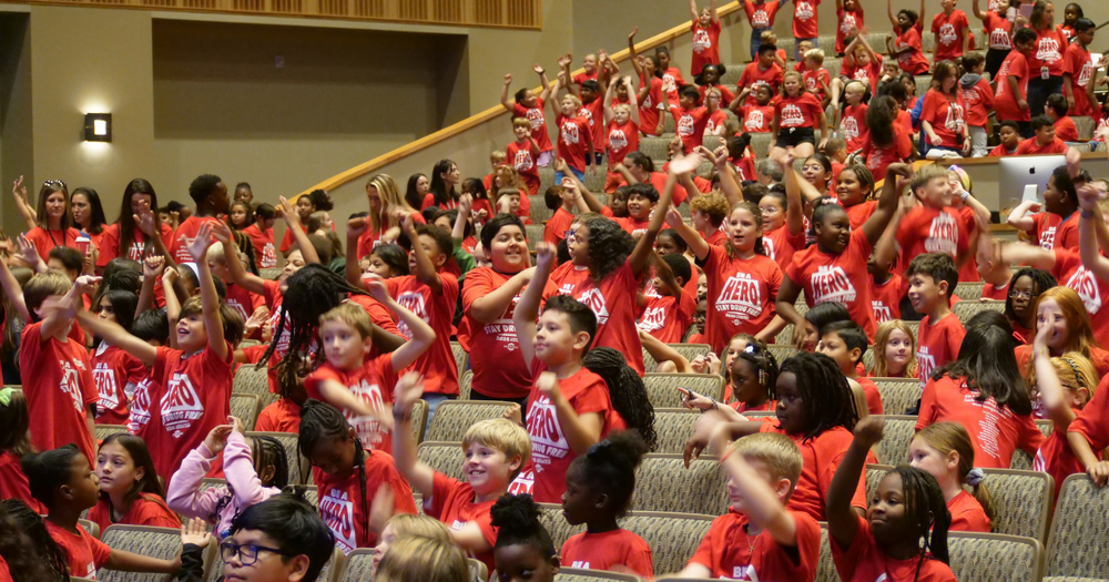 4th graders cheer at the annual drug rally