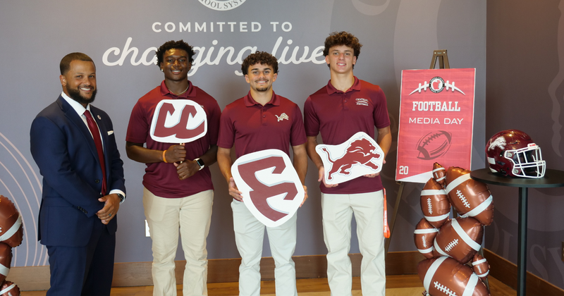 central players pose