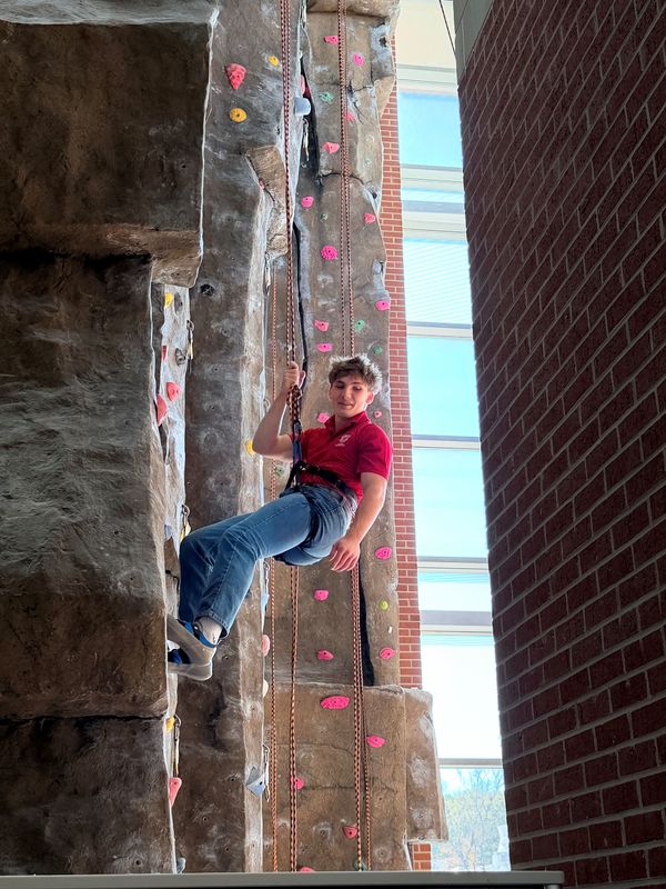 student ambassadors tour UWG