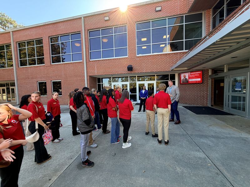 student ambassadors tour UWG