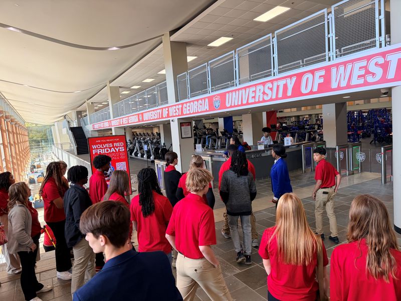 student ambassadors tour UWG