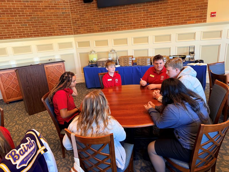 student ambassadors tour UWG