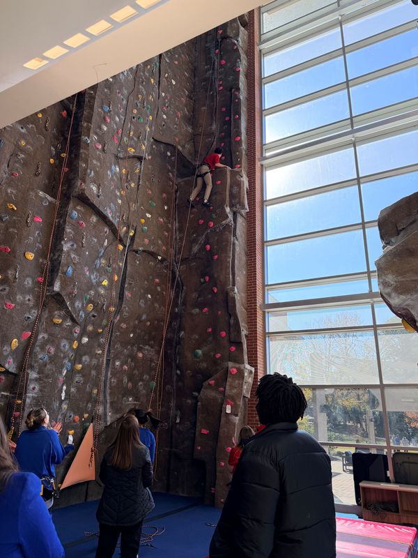 student ambassadors tour UWG