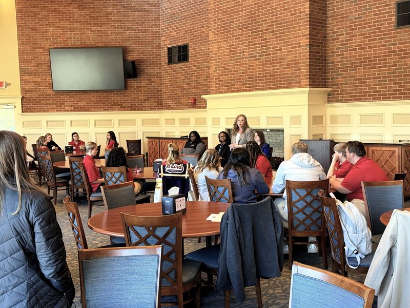 student ambassadors tour UWG