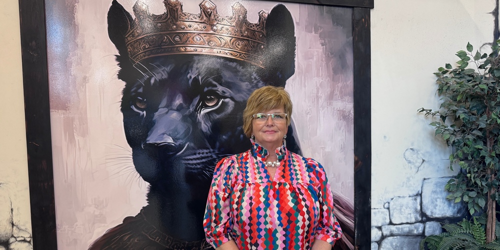 Dr. Robin Stephenson