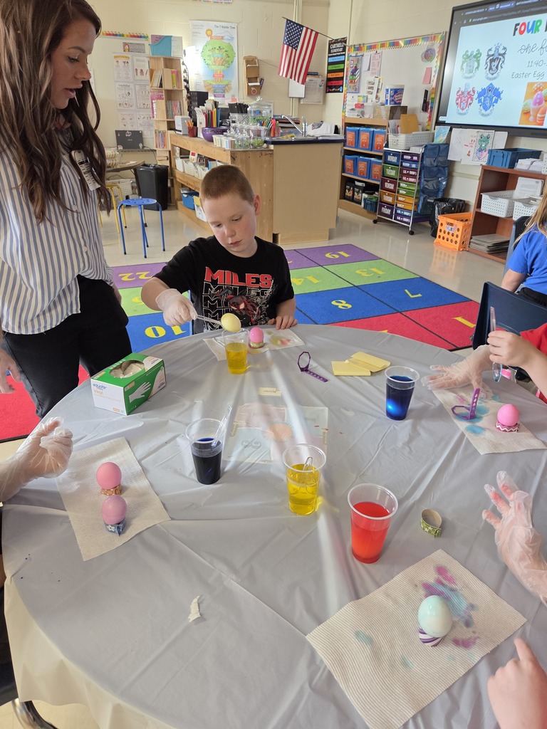 students dyeing easter eggs