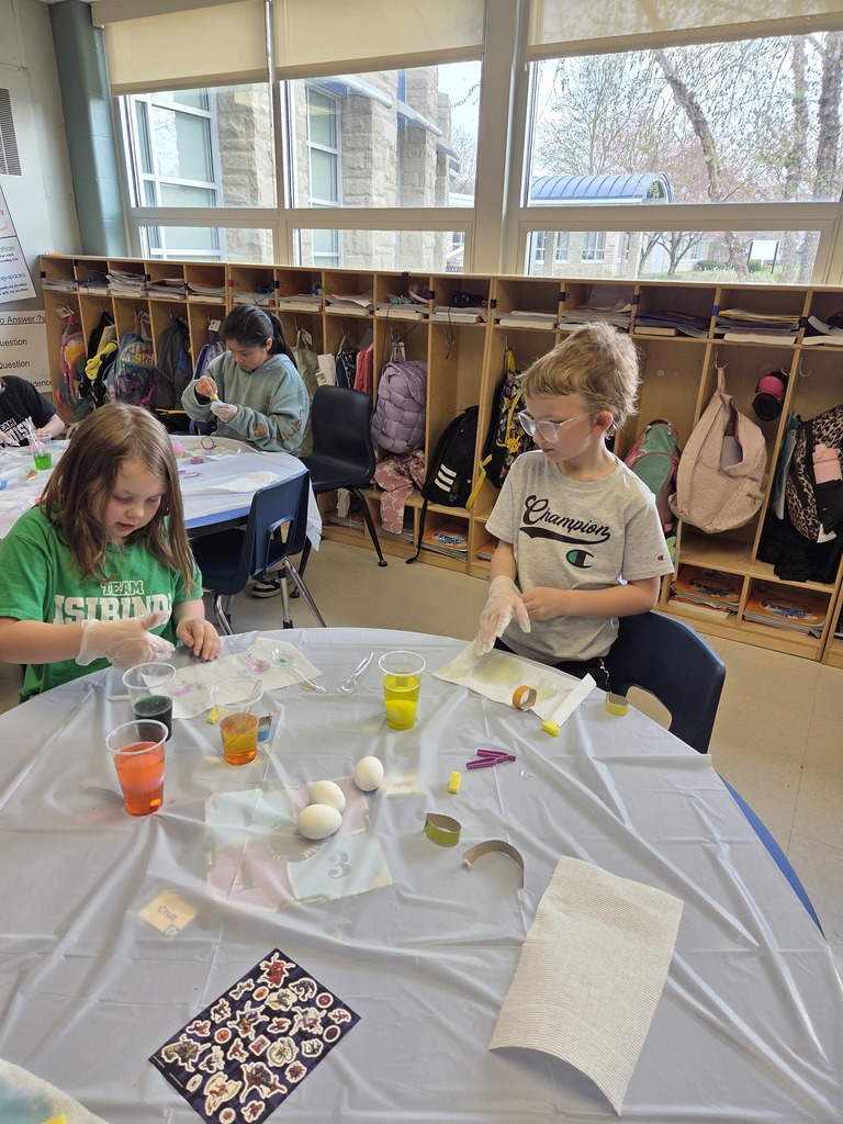 students dyeing easter eggs