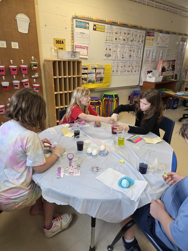 students dyeing easter eggs