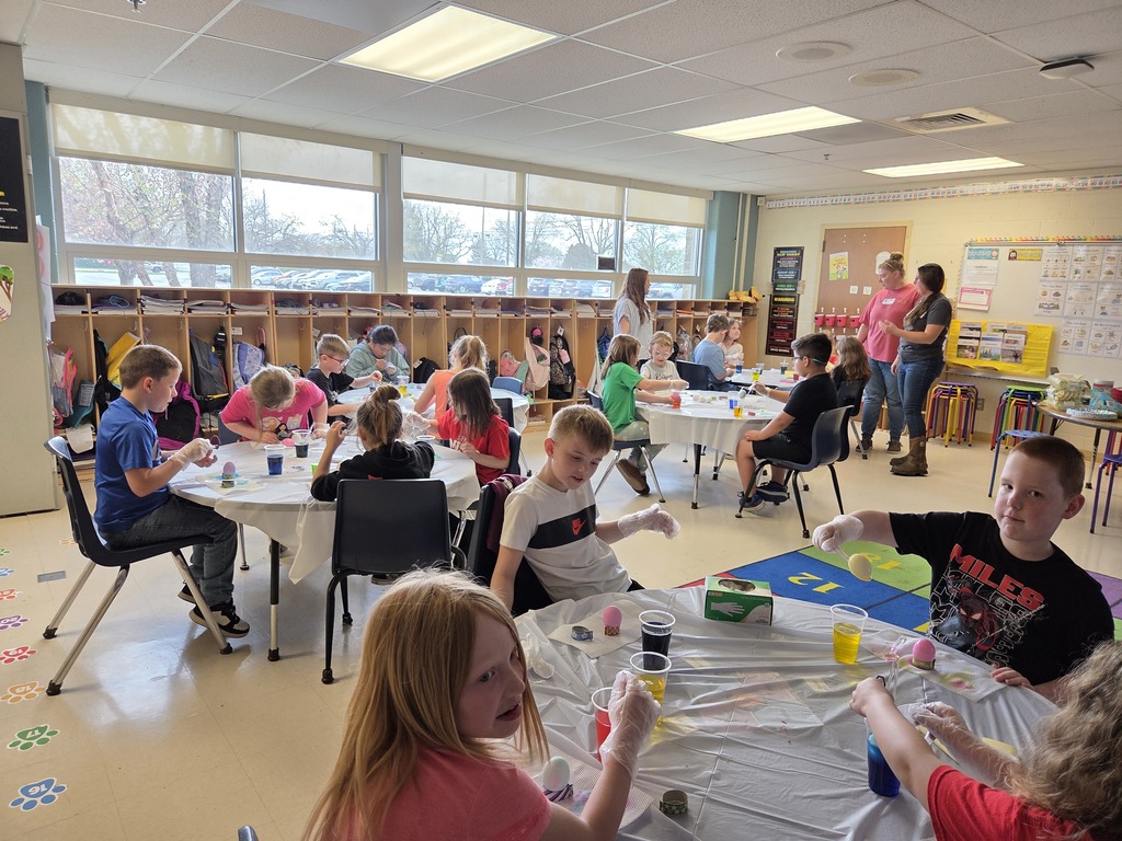 students dyeing easter eggs