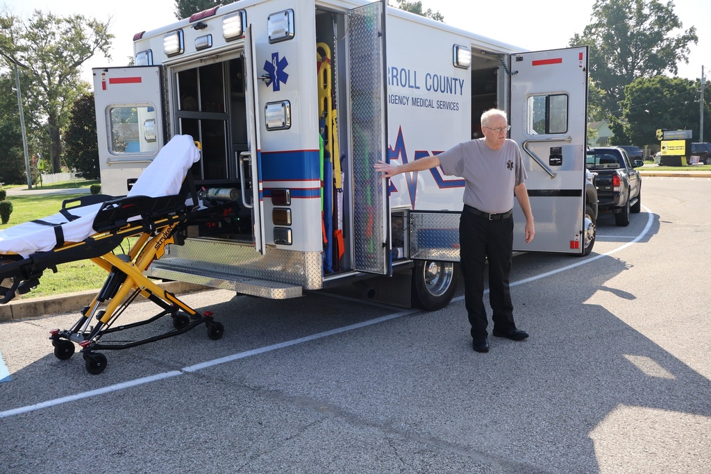 EMT showing ambulance to students