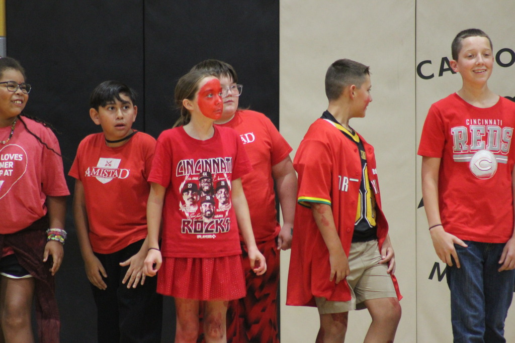 Photo of Red House preparing for the game of Red Light, Green Light.