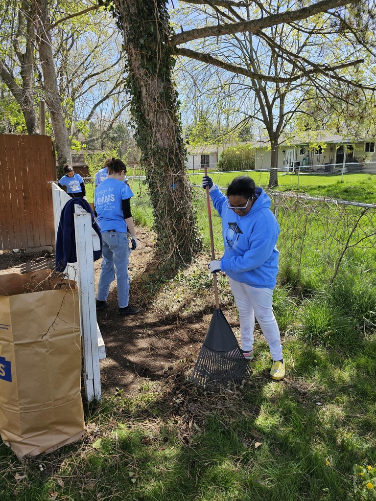 Class of 2024 students participating in community service