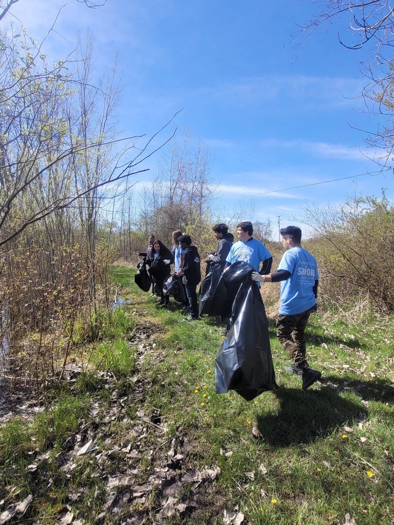 Class of 2024 students participating in community service