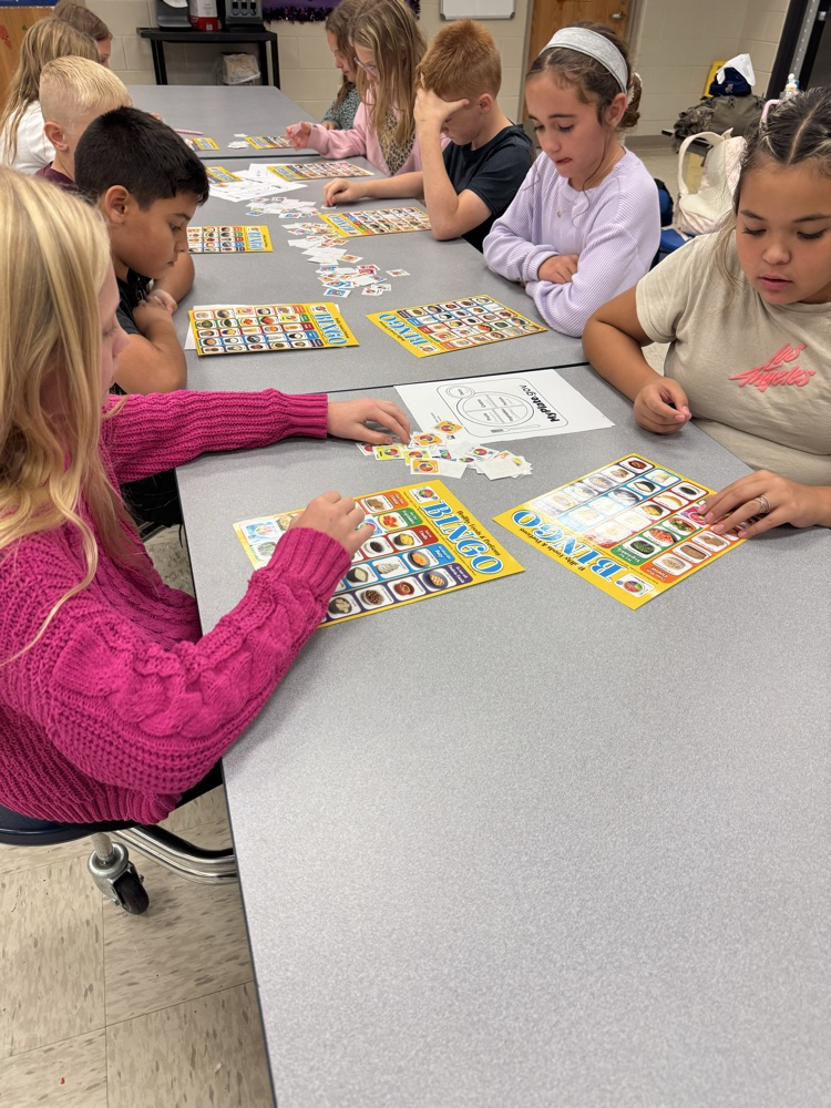 Fourth and Fifth grade students made yogurt parfaits during 4-H Cooking Club at Carter City Elementary this afternoon. Thanks to Carter City FRC Coordinator, Michaela Stevens, for organizing this event! 